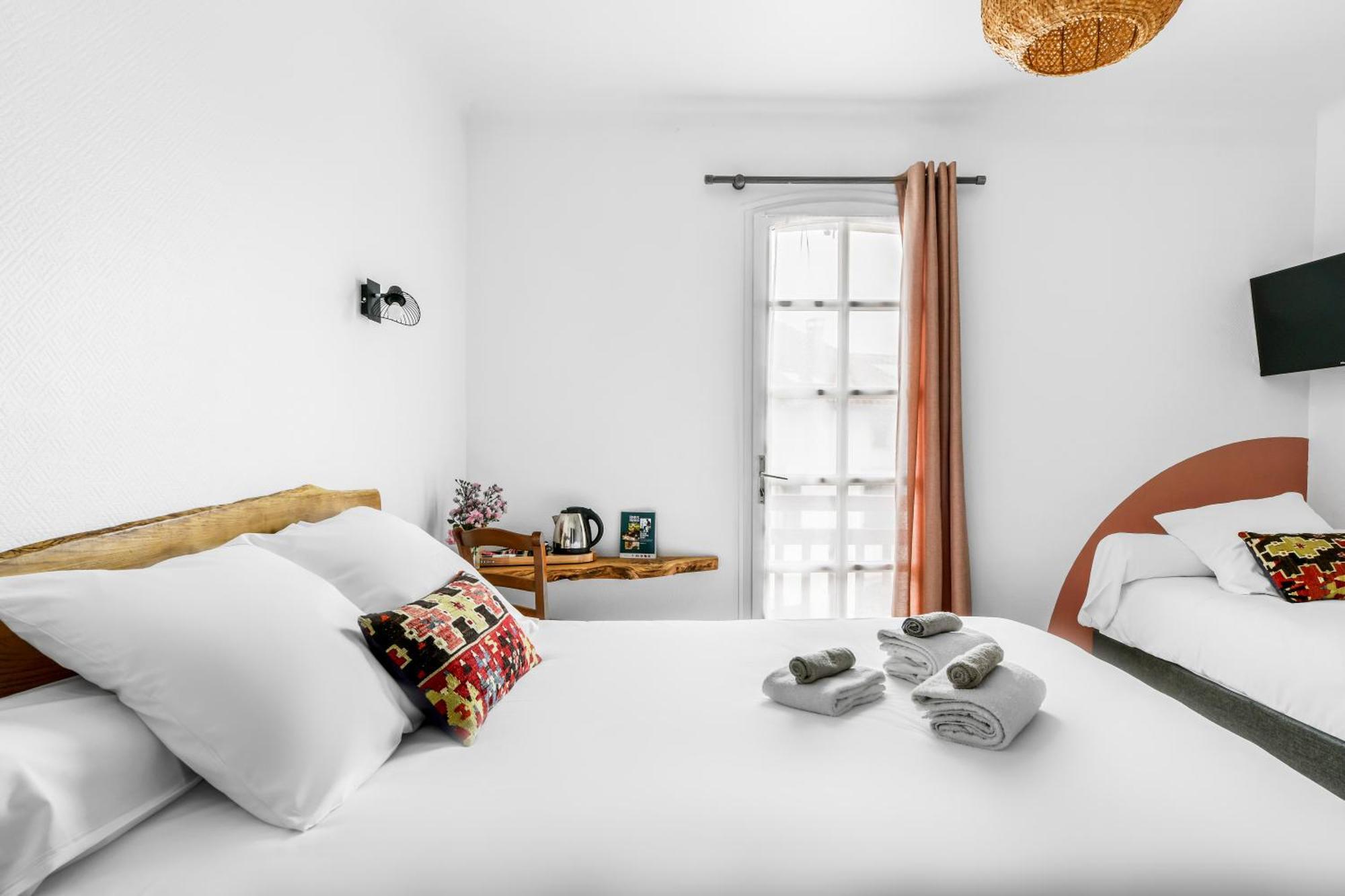 Logis Hotel Restaurant Espelletenia Larceveau-Arros-Cibits Bagian luar foto