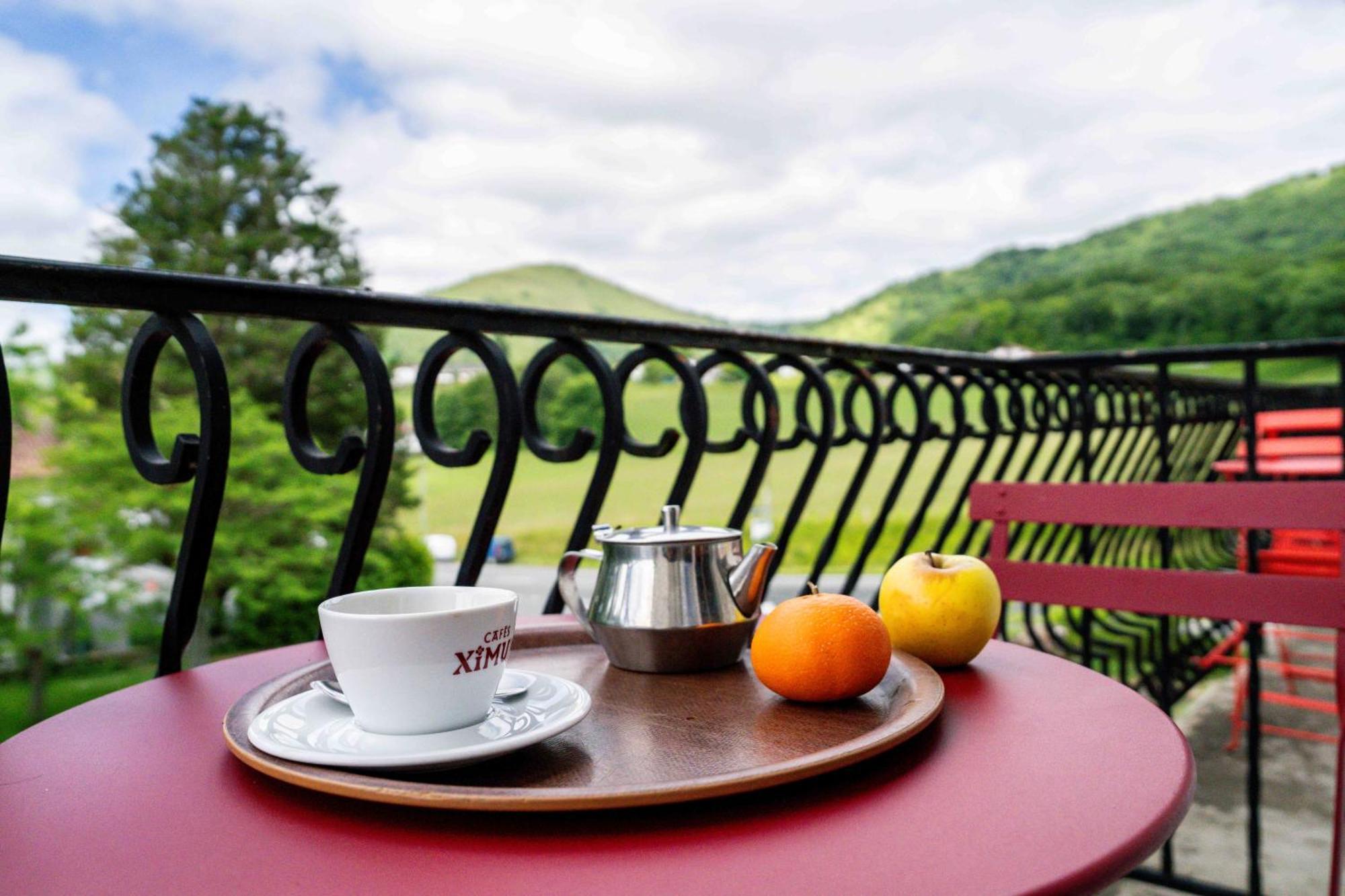 Logis Hotel Restaurant Espelletenia Larceveau-Arros-Cibits Bagian luar foto