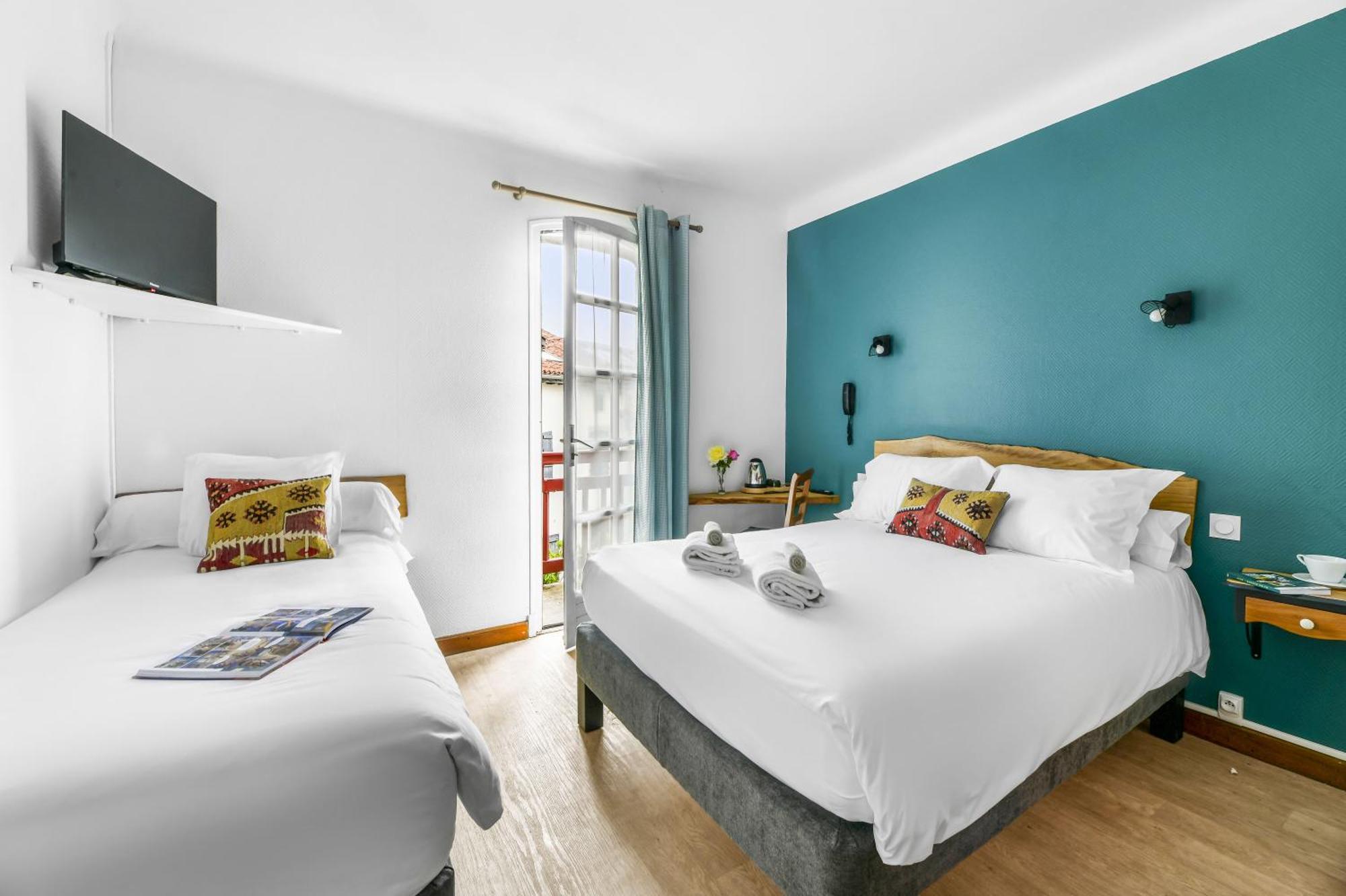 Logis Hotel Restaurant Espelletenia Larceveau-Arros-Cibits Bagian luar foto